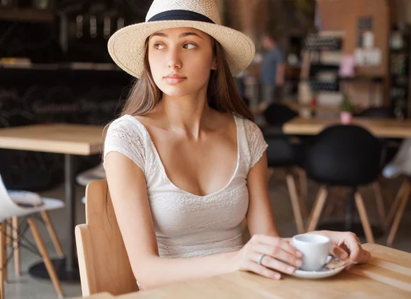 Elegant brunette beauty having coffee. — Stock Photo, Image