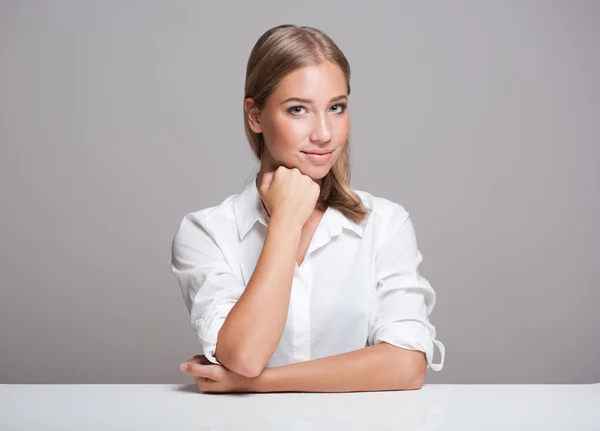 Blond kráska. — Stock fotografie