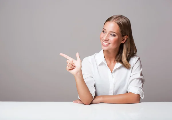 Mujer rubia expresiva . — Foto de Stock