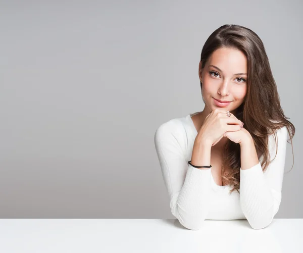 Portret van een vrouw vrolijk burnette. Stockfoto