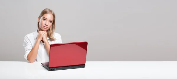 Blond beauty using laptop. — Stock Photo, Image