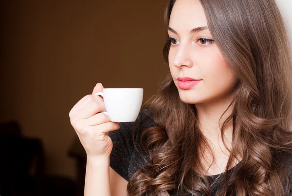 Coffe with a brunette beauty. — Stock Photo, Image