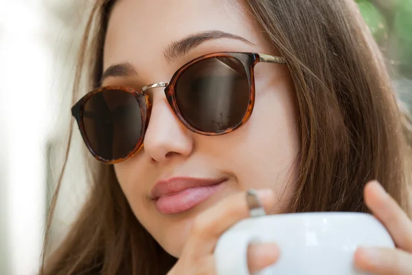 Divertimento elegante do café do verão . — Fotografia de Stock