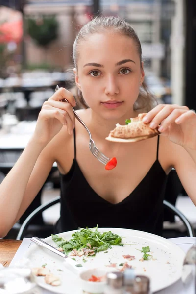 Comer fuera . — Foto de Stock