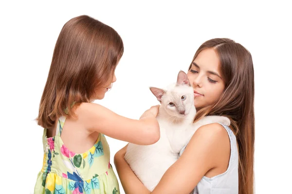 猫と若い女性と子供. — ストック写真