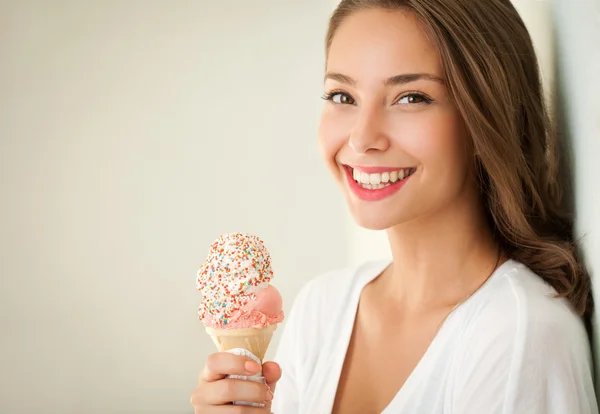 Diversão de sorvete de verão . — Fotografia de Stock