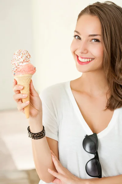 Helado de verano divertido . —  Fotos de Stock