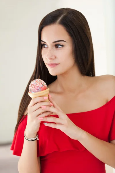 Ice cream beauty. — Stock Photo, Image