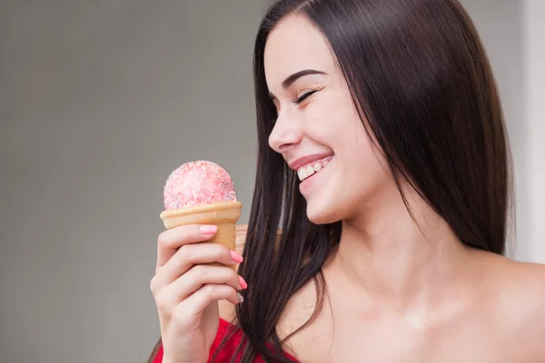 Ice cream beauty. — Stockfoto