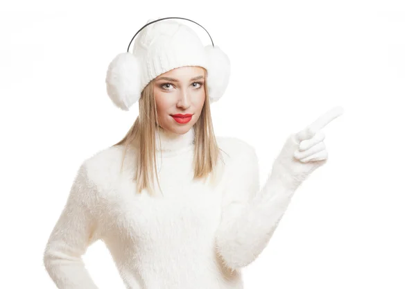 Blond kvinna i vinter mode. — Stockfoto