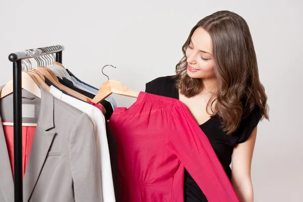 Joven compras diversión . — Foto de Stock