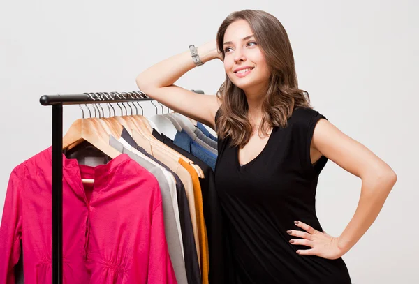 Niedliche junge Shopperin. — Stockfoto