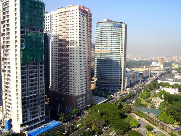 Edifícios comerciais e residenciais em Ortigas Center em Pasig City, Filipinas — Fotografia de Stock