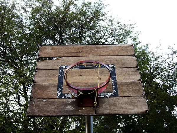 Quadra de basquete de madeira — Fotografia de Stock