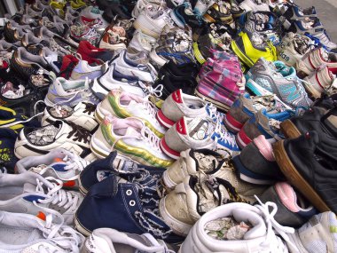 Çeşitli kullanılan Lastik Ayakkabı Satılık