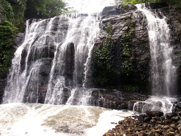 泰格泰格路 Antipolo 市，菲律宾 Hinulugang 泰格泰格自然公园. — 图库照片