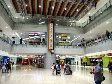 İç mekanlar, koridorlar ve mağaza içinde Sm Megamall.