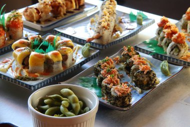 Taze Japon yemeğinin fotoğrafı.