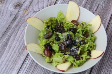 Taze sebze salatası fotoğrafı..