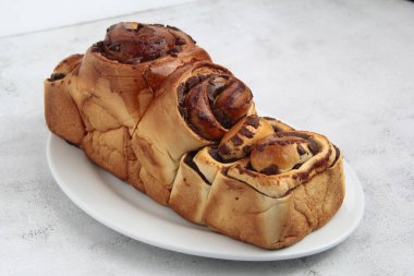 Taze pişmiş bir somun Mongo ekmeği ya da Mung fasulyesi ekmeği fotoğrafı..