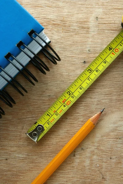 Zápisník, Svinovací metr a tužka — Stock fotografie