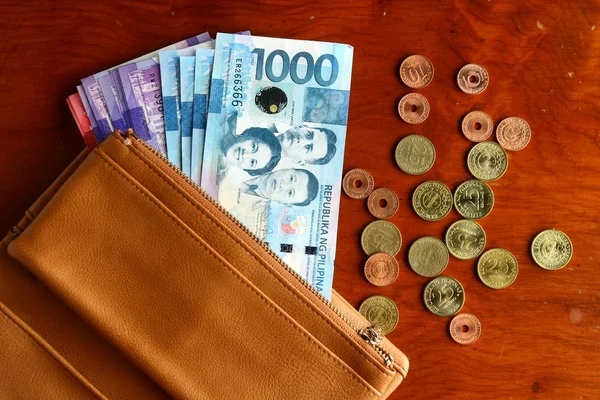 Cash money in a leather wallet and coins — Stock Photo, Image