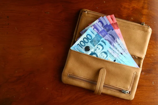 Nakit para bir deri cüzdan