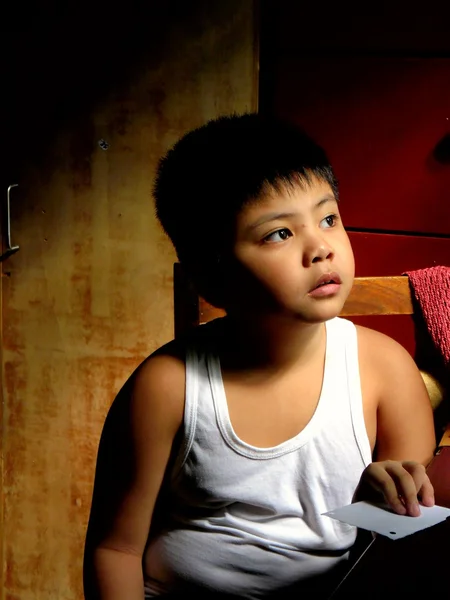 Молодой азиатский ребенок — стоковое фото