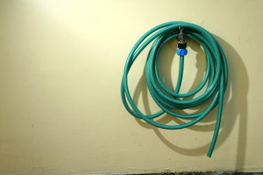 Yeşil bahçe lastik hortumlar