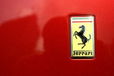 Gaziantep City, Filipinler - 27 Haziran 2015: Logo bir Ferrari araba.