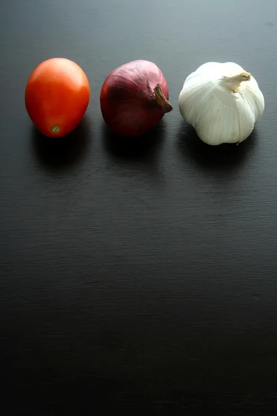 Κρεμμύδι, σκόρδο και ντομάτα — Φωτογραφία Αρχείου