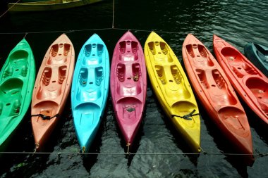 Renkli kayaks Bulusan doğal volkan Gölü Parkı