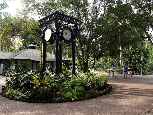 Architektonické návrhy uvnitř Singapore Botanic Gardens v Singapuru. — Stock fotografie