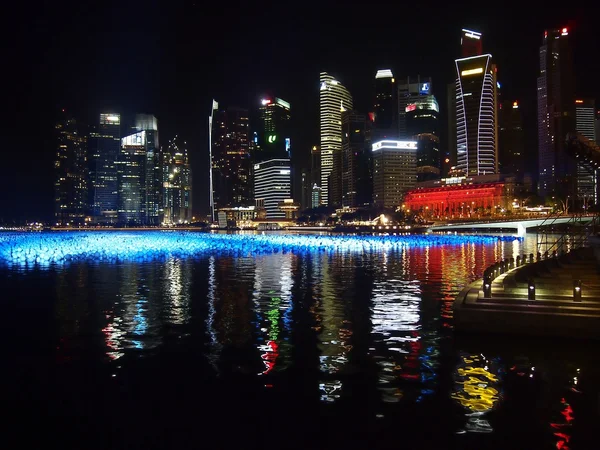 Marina Bay Sands Singapur liman bakış gece atış. — Stok fotoğraf