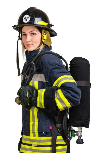 Mulher de uniforme de bombeiro posando em perfil com tanque de ar — Fotografia de Stock