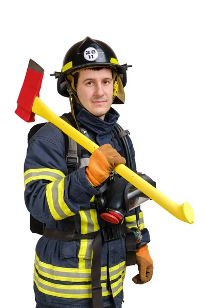 Lächelnder junger Mann in Feuerwehruniform — Stockfoto