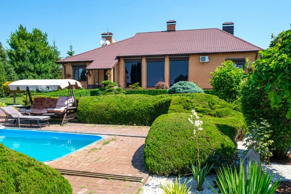 Villa Style Européen Avec Piscine Jardin Avec Des Buissons Bien — Photo