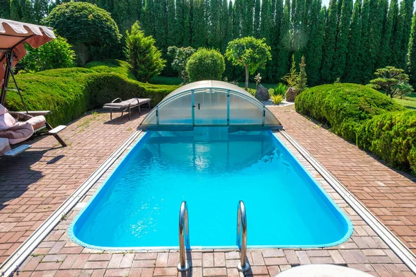 Swimming Pool Garden Nicely Trimmed Bushes Stones Backyard Landscape Design — Stock Photo, Image