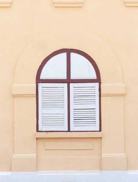 Vintage curv pencere pastel tonu