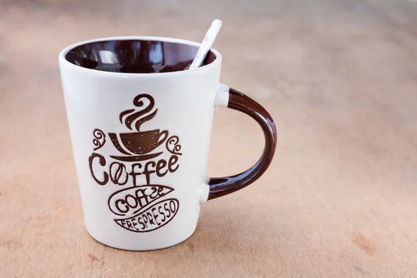 Caneca de café com uma colher — Fotografia de Stock