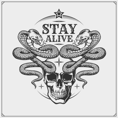 Kafatası ve kobraların amblemi. Tişörtler için baskı tasarımı.
