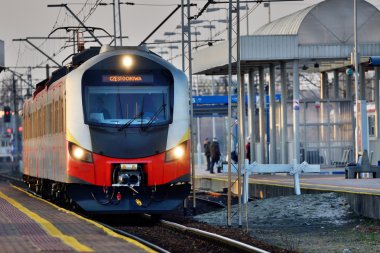 Tren yolculuğu. Lehçe Demiryolları.