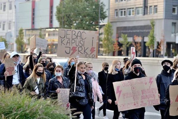 Strajk Kobiet Protestujący Przeciwko Zaostrzeniu Prawa Aborcyjnego Blokują Ulice Łodzi — Zdjęcie stockowe