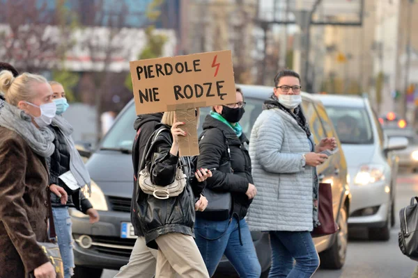 Strajk Kobiet Protestujący Przeciwko Zaostrzeniu Prawa Aborcyjnego Blokują Ulice Łodzi — Zdjęcie stockowe