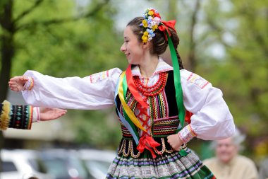 Geleneksel Polonya halk dansı. Halk Şarkıları ve Dans Topluluğu 