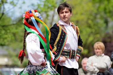 Geleneksel Polonya halk dansı. Halk Şarkıları ve Dans Topluluğu 