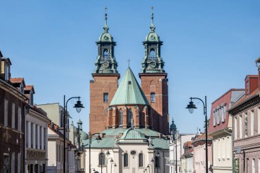 Polonya, Gniezno 'daki Primatların Bazilikası
