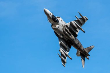 Hawker Siddeley Harrier dikey kalkış ve iniş yapabilen bir İngiliz uçağı.