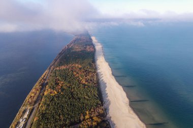Hel Yarımadası, Polonya. Kuzey Polonya 'da 35 km uzunluğunda bir kumsal yarımadası..