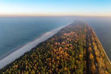 Hel Yarımadası, Polonya. Kuzey Polonya 'da 35 km uzunluğunda bir kumsal yarımadası..